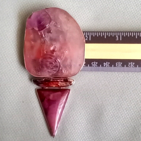 ARTIST MADE CARVED AMETHYST, IRRADIATED PEARL AND CHAROITE PIN/PENDANT - Picture 9 of 10